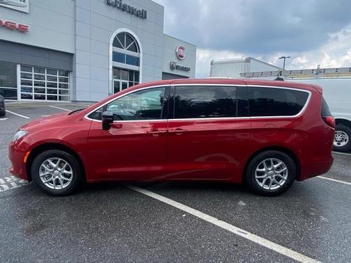 2026 Chrysler Voyager LX