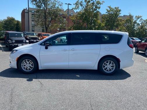 2026 Chrysler Voyager LX