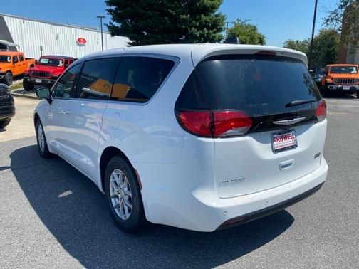 2026 Chrysler Voyager LX