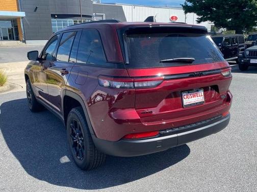 2025 Jeep Grand Cherokee Laredo