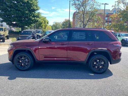 2025 Jeep Grand Cherokee Laredo