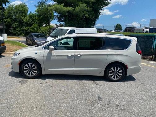 2021 Chrysler Pacifica Hybrid Touring L