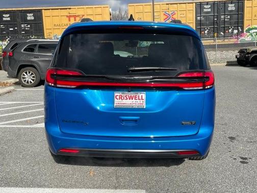 2026 Chrysler Pacifica Select