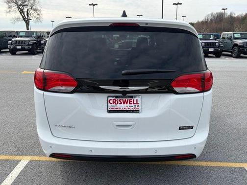 2026 Chrysler Voyager LX