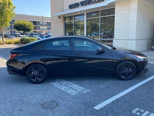 2022 Hyundai ELANTRA SEL