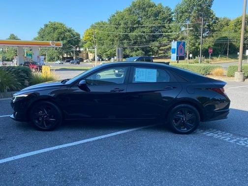2022 Hyundai ELANTRA SEL
