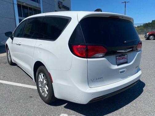 2026 Chrysler Voyager LX
