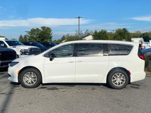 2026 Chrysler Voyager LX