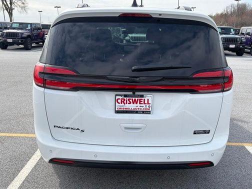 2026 Chrysler Pacifica Select