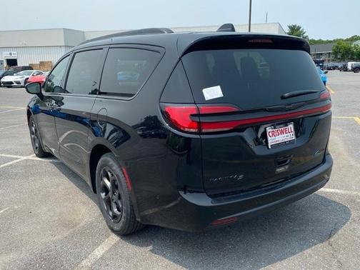2025 Chrysler Pacifica Hybrid Select