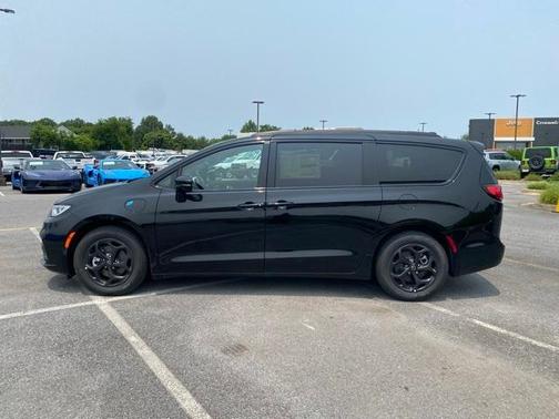 2025 Chrysler Pacifica Hybrid Select