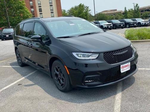 2025 Chrysler Pacifica Hybrid Select