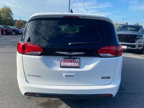 2026 Chrysler Voyager LX