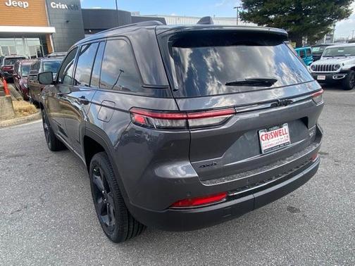 2025 Jeep Grand Cherokee Laredo