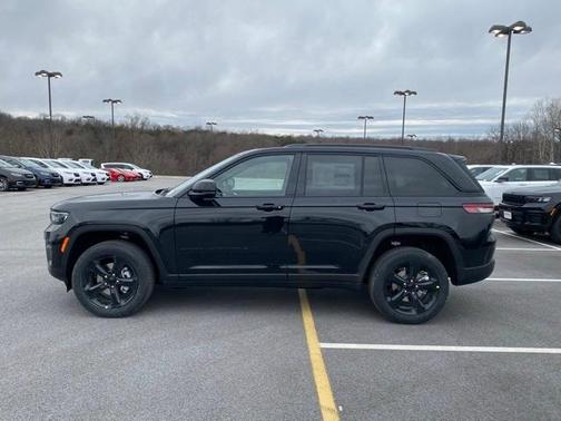 2025 Jeep Grand Cherokee Laredo
