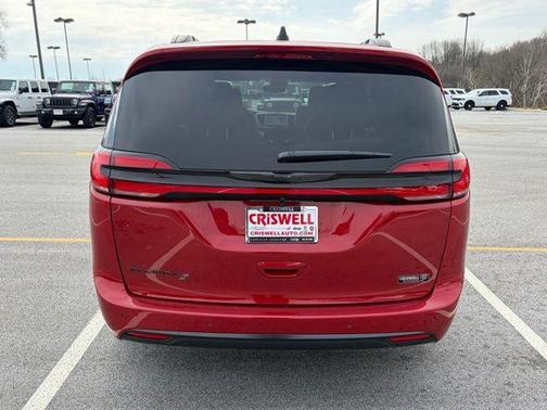2026 Chrysler Pacifica Select