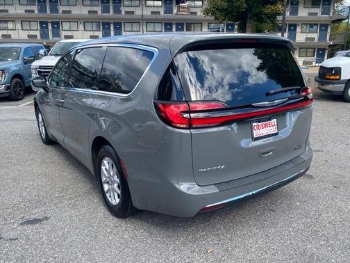2023 Chrysler Pacifica Touring-L