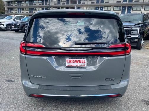 2023 Chrysler Pacifica Touring-L