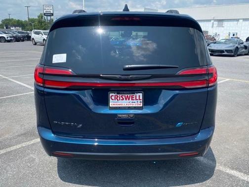 2025 Chrysler Pacifica Hybrid Select