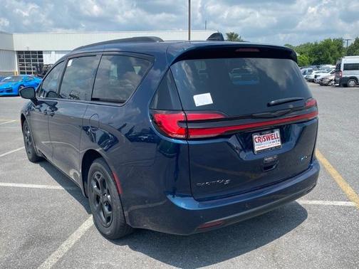 2025 Chrysler Pacifica Hybrid Select