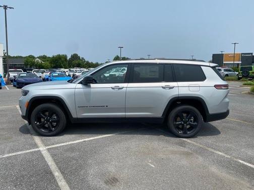 2025 Jeep Grand Cherokee L Laredo