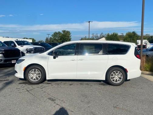 2026 Chrysler Voyager LX