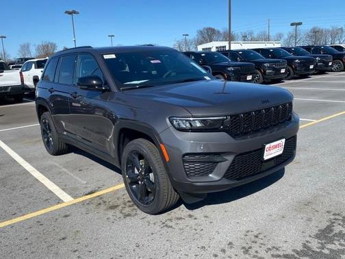 2025 Jeep Grand Cherokee Laredo