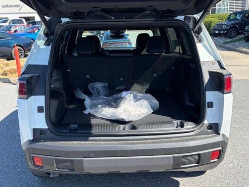 Bright White Clearcoat 2026 Jeep Cherokee LAREDO/LIMITED