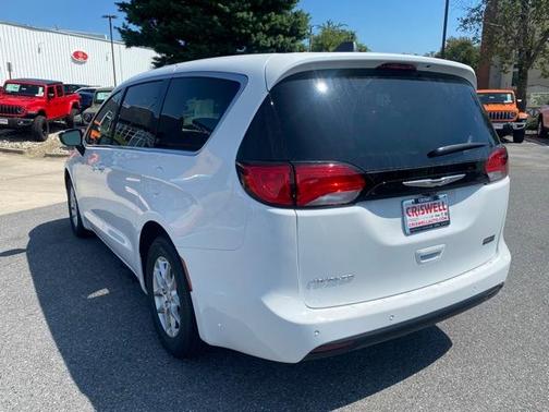 2026 Chrysler Voyager LX