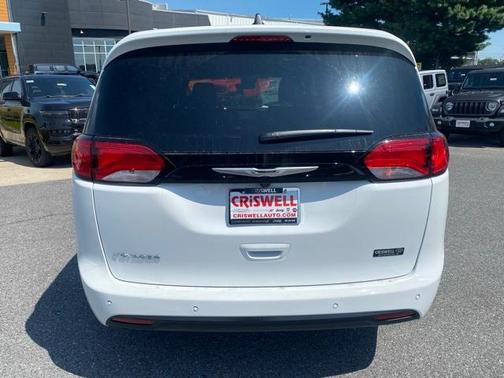 2026 Chrysler Voyager LX