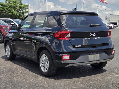 2022 Hyundai VENUE SE