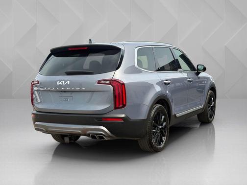 Everlasting Silver 2022 Kia Telluride SX