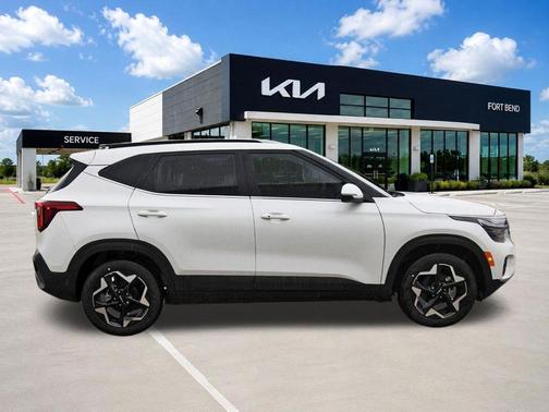 White Pearl 2026 Kia Seltos EX