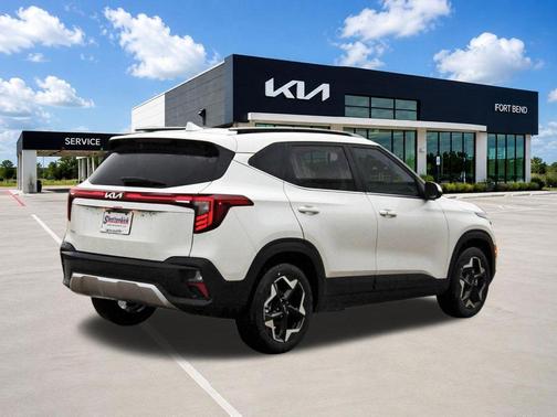 White Pearl 2026 Kia Seltos EX