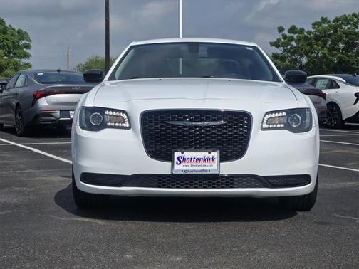 2022 Chrysler 300 Touring
