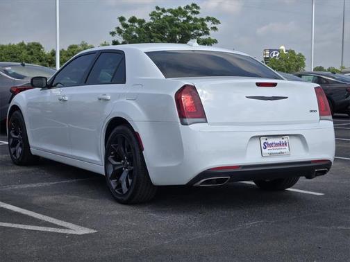 2022 Chrysler 300 Touring