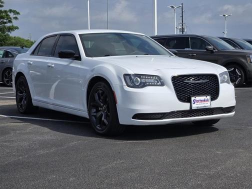 2022 Chrysler 300 Touring
