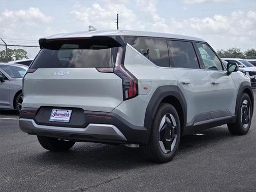 2026 Kia EV9 Light Short Range