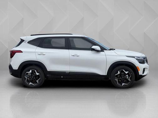 Snow White Pearl 2026 Kia Seltos EX