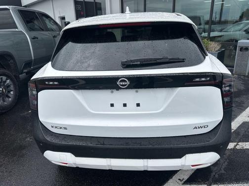 Fresh Powder 2025 Nissan Kicks SV