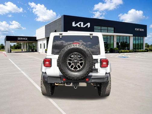 Bright White Clearcoat 2022 Jeep Wrangler Unlimited Rubicon 392