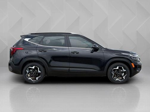 Fusion Black 2026 Kia Seltos EX