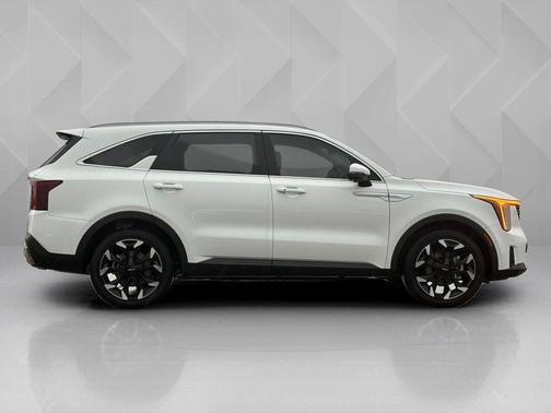 White Pearl 2026 Kia Sorento SX