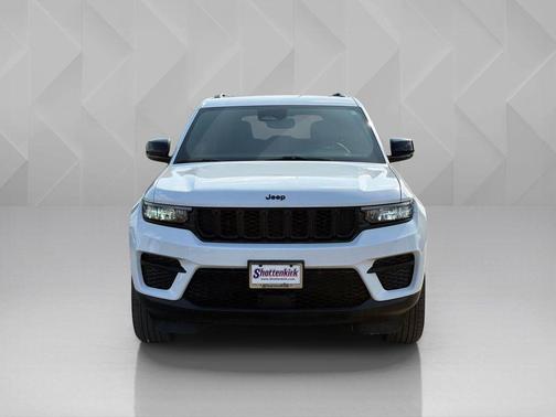 Bright White Clearcoat 2024 Jeep Grand Cherokee Altitude