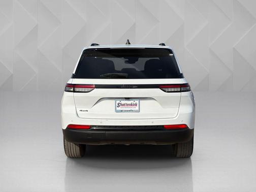 Bright White Clearcoat 2024 Jeep Grand Cherokee Altitude