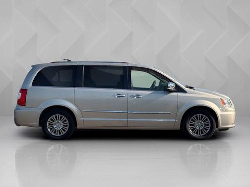 2015 Chrysler Town & Country Limited Platinum