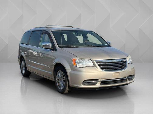 2015 Chrysler Town & Country Limited Platinum