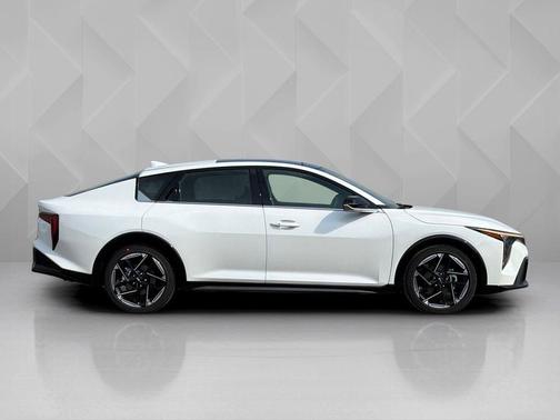Snow White 2026 Kia K4 GT-Line