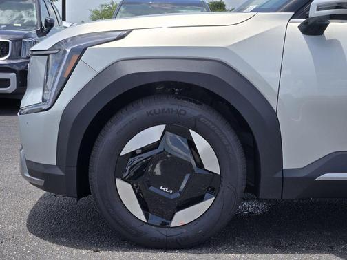 2026 Kia EV9 Light Short Range
