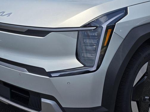 2026 Kia EV9 Light Short Range